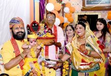 श्रीकृष्ण जन्मोत्सव पर भक्तिरस में डूबा समूचा मंदिर परिसर, गूंजे जयकारे, नन्द के घर आनन्द भयो जय कन्हैया लाल की!