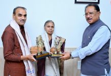 CG News: पद्मश्री डॉ. सुनीता गोडबोले एवं डॉ. रामचंद्र गोडबोले द्वारा बस्तर में किए गए सेवा कार्यों की मुख्यमंत्री श्री विष्णुदेव साय ने की सराहना
