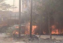 इंदौर के नायता मुंडला में पटाखा गोदाम में भीषण आग, चपेट में कार और दोपहिया वाहन; धमाकों से दहला इलाका