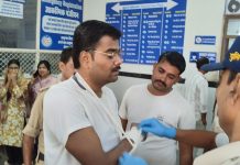 एसपी ऑफिस में नस काटने वाले युवक का उपचार जारी, जज पर हमले की कोशिश कर चुका, पुलिसकर्मियों को भी किया था घायल..