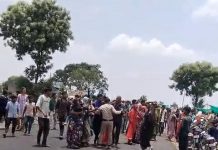 जादू-टोने के आरोप को लेकर बवाल, युवक की आत्महत्या के बाद ग्रामीणों ने किया हाईवे जाम, पुलिसकर्मियों से मारपीट