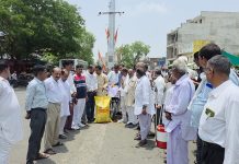 खाद की ई टोकन व्यवस्था डीजल पेट्रोल के दामो में लगातार मूल्य वृद्धि से भड़के किसानों ग्रामीणों ओर कांग्रेस जनों ने घेरा केंद्र ओर राज्य सरकार को