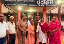 Mentally Unwell Woman : पुलिस और पुलिस पंचायत कोर कमेटी के संयुक्त प्रयासों से मानसिक रूप से अस्वस्थ वृद्ध महिला मिली अपने परिजनों से!