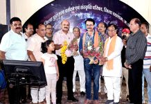 A Unique Triveni Confluence of Music Practitioners : संगीत के तरानों और सुमधुर आवाज से गूंज उठा नवश्रृंगारीत गुलाब चक्कर, महापौर ने गाया गीत!