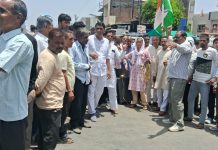 कांग्रेस प्रत्याशी मीनाक्षी नटराजन का नामांकन निरस्त होने पर पिपलिया मंडी मल्हारगढ़ में जनाक्रोश जारी – प्रदर्शन नारेबाजी घेराव करते हुए पुतला दहन किया