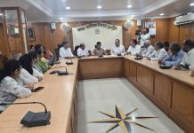 तुलसी नगर के विकास को लेकर महापौर से मिले रहवासी, पेयजल, ड्रैनेज और सड़क निर्माण सहित कई मांगों पर मिला आश्वासन