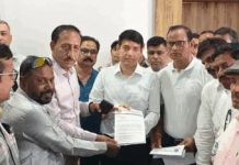 बस्तर में पत्रकारों का हल्लाबोल: सुरक्षा कानून लागू करो, बिना जांच पत्रकारों पर FIR बंद हो; CM के नाम कलेक्टर को सौंपा ज्ञापन
