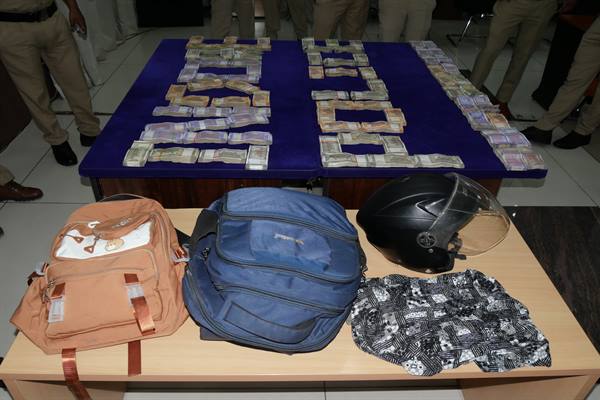 इंदौर पुलिस की बड़ी सफलता: स्क्रैप व्यापारी के कर्मचारी से 29 लाख 65 हजार रुपए की लूट का खुलासा, 3 आरोपी गिरफ्तार