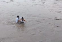 Difficult but Successful Rescue: बेल्ट-रुमाल रस्सी बने जीवन की डोर: चोरल नदी के तेज बहाव में फंसे इंदौर के 3 युवकों को ग्रामीणों ने बचाया
