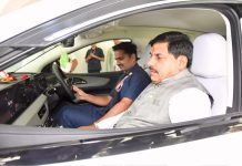 डॉ. मोहन देश के पहले सीएम, जिन्होंने काफिले में शामिल की EV कार