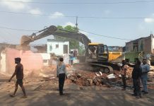 भोपाल में इंद्रपुरी लेबर कॉलोनी में चला बुलडोजर, 55 दुकानें और 45 मकान हटाए गए