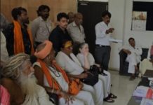 Khedapati Hanuman Temple Controversy : यज्ञ सम्राट, महंत मौनी बाबा समस्या को लेकर आए आगे SP-SDM को सौंपा ज्ञापन; ट्रस्ट पर पुलिस अधिकारियों और राजनीतिक दबाव के आरोप!