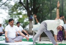 मुख्यमंत्री डॉ मोहन यादव ने कुकरू में ग्रामीणों के साथ योगाभ्यास किया,रुद्राक्ष का पौधा रोपा
